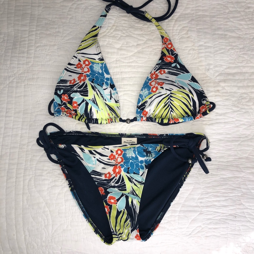 printed Abercrombie & Fitch string bikini